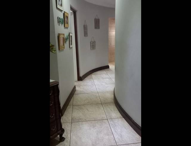 5 BEDROOM HOUSE FOR SALE IN PREMIERPARK